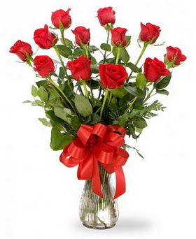  Adana çiçek gönder çiçek , çiçekçi , çiçekçilik  12 adet kırmızı güllerden vazo tanzimi