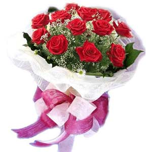  Adana çiçek yolla çiçek satışı  11 adet kırmızı güllerden buket modeli
