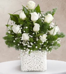 9 beyaz gül vazosu  Adana çiçek yolla çiçek satışı 