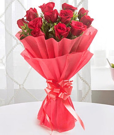 12 adet kırmızı gülden modern buket  Adana çiçek yolla çiçek yolla 