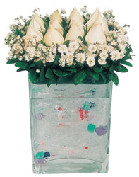  Adana çiçek gönder çiçekçi mağazası  7 adet beyaz gül cam yada mika vazo tanzim