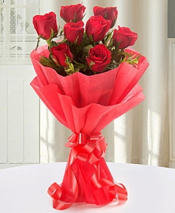 9 adet kırmızı gülden modern buket  Adana çiçek yolla İnternetten çiçek siparişi 